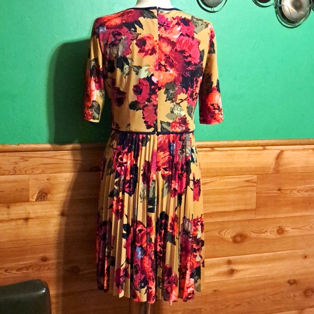 Maggy London Dresss - Picture 4 of 6